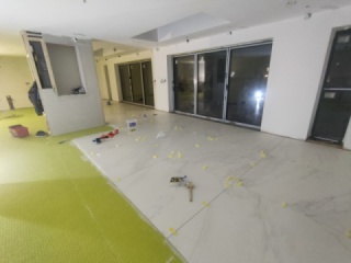 Tilling floor large format tiles